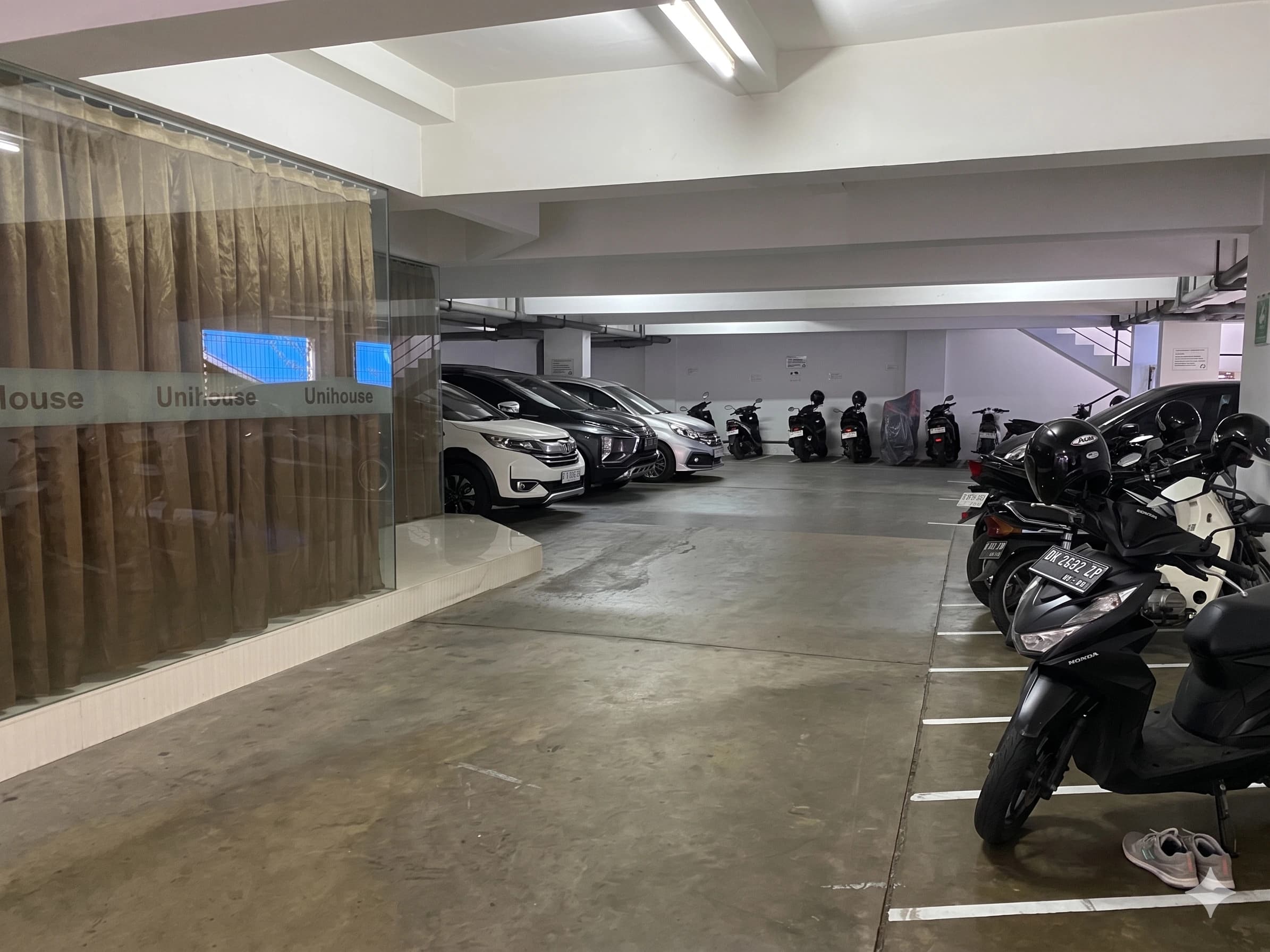 Fasilitas Parkir Motor Luas Unihouse Salatiga